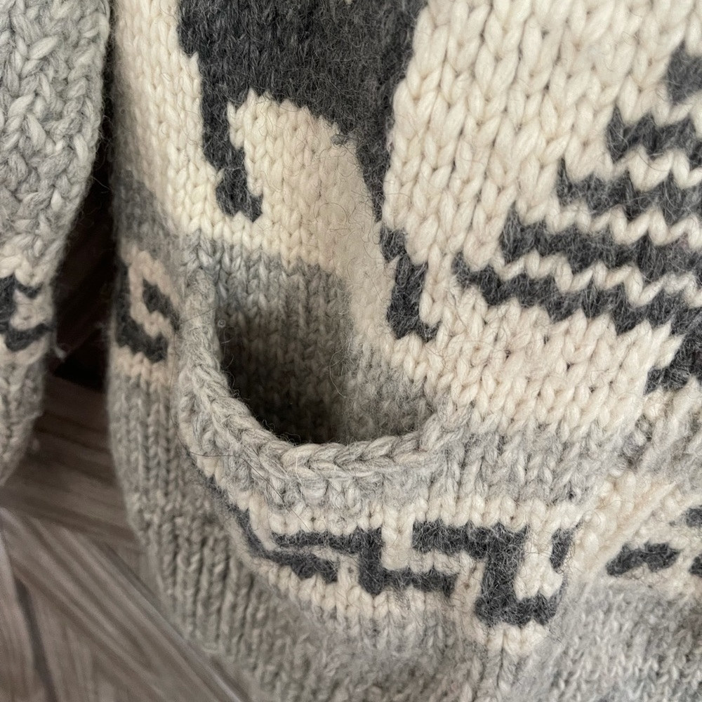 Longhouse Made in Canada large sweater in wool - Picture 2 of 3